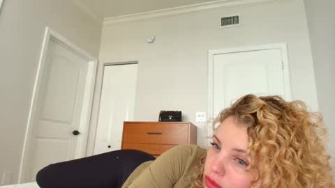 Snapshot of theislandgirl chatting on January 2025 07:48:02 PM Lily Marie online show from January 2025 07:48:02 PM