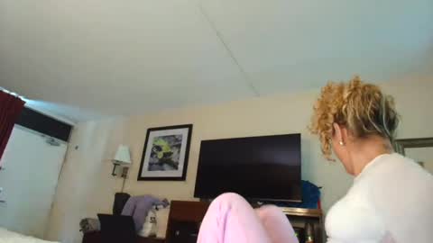 Snapshot of theislandgirl chatting on February 2025 02:56:02 PM Lily Marie online show from February 2025 02:56:02 PM