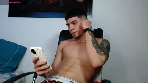 theo_levis online show from April 2026 09:17:02 PM