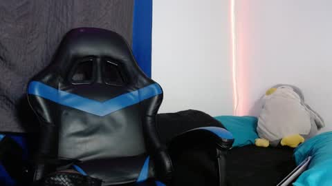 theo_levis online show from May 2026 06:45:01 PM