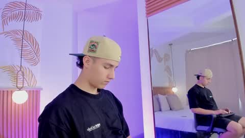 Snapshot of theohawke_ chatting on December 2024 01:32:02 PM THEO- MATEO online show from December 2024 01:32:02 PM