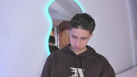 Snapshot of theohawke_ chatting on December 2024 02:00:01 PM THEO- MATEO online show from December 2024 02:00:01 PM