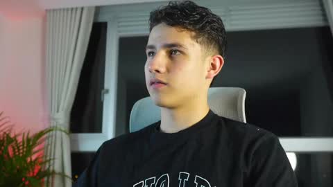 Snapshot of theohawke_ chatting on March 2025 11:47:02 PM THEO- MATEO online show from March 2025 11:47:02 PM