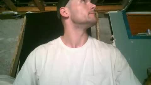 Snapshot of theoutfitter chatting on November 2025 05:28:02 AM MISTERPOWERS online show from November 2025 05:28:02 AM