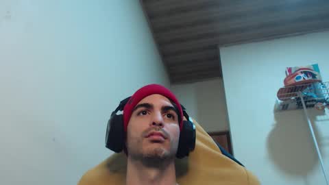 Santiago Enrique online show from October 2025 05:31:02 AM