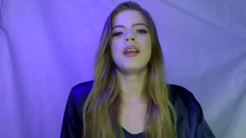 Snapshot of therealsummerbreeze chatting on December 2025 09:13:02 AM newgirl blonde pawg stripper online show from December 2025 09:13:02 AM