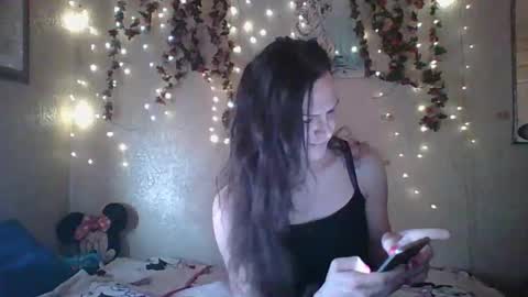 Snapshot of thesillymillie chatting on March 2025 09:46:02 PM sillymillie0 online show from March 2025 09:46:02 PM