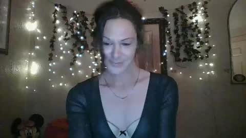 Snapshot of thesillymillie chatting on October 2025 12:43:01 AM sillymillie0 online show from October 2025 12:43:01 AM