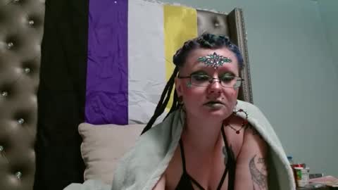 Snapshot of thesirenscall chatting on December 2025 01:48:02 AM Siren of the Fae online show from December 2025 01:48:02 AM