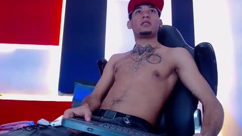 Snapshot of theskinny8inch_ chatting on January 2025 05:26:02 AM theskinny8inch_ online show from January 2025 05:26:02 AM