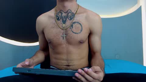 Snapshot of theskinny8inch_ chatting on January 2025 05:10:01 AM theskinny8inch_ online show from January 2025 05:10:01 AM