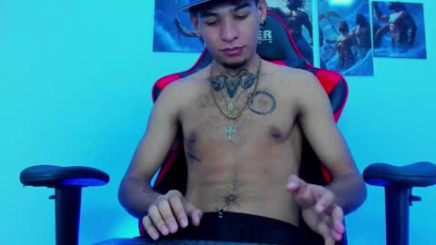 Snapshot of theskinny8inch_ chatting on January 2025 05:13:02 AM theskinny8inch_ online show from January 2025 05:13:02 AM