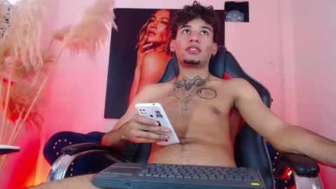 Snapshot of theskinny8inch_ chatting on January 2025 08:05:01 AM theskinny8inch_ online show from January 2025 08:05:01 AM