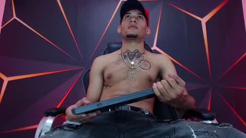 Snapshot of theskinny8inch_ chatting on January 2025 05:21:01 AM theskinny8inch_ online show from January 2025 05:21:01 AM