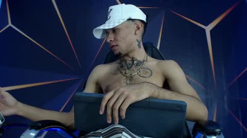 Snapshot of theskinny8inch_ chatting on January 2025 06:28:01 AM theskinny8inch_ online show from January 2025 06:28:01 AM