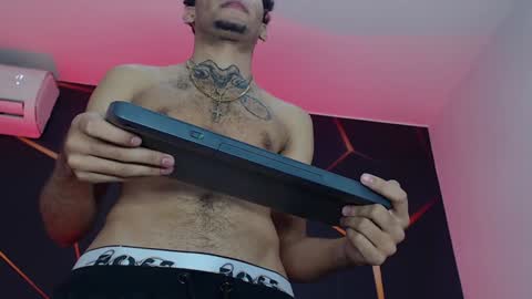 Snapshot of theskinny8inch_ chatting on January 2025 05:22:01 AM theskinny8inch_ online show from January 2025 05:22:01 AM