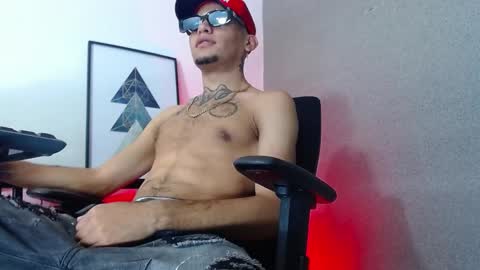 Snapshot of theskinny8inch_ chatting on February 2025 09:00:01 AM theskinny8inch_ online show from February 2025 09:00:01 AM