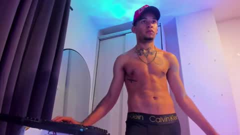 Snapshot of theskinny8inch_ chatting on March 2025 08:08:01 AM theskinny8inch_ online show from March 2025 08:08:01 AM