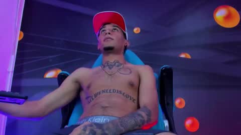 Snapshot of theskinny8inch_ chatting on October 2025 10:43:01 PM theskinny8inch_ online show from October 2025 10:43:01 PM