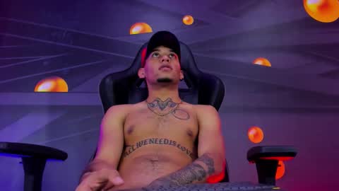 Snapshot of theskinny8inch_ chatting on October 2025 11:05:01 PM theskinny8inch_ online show from October 2025 11:05:01 PM