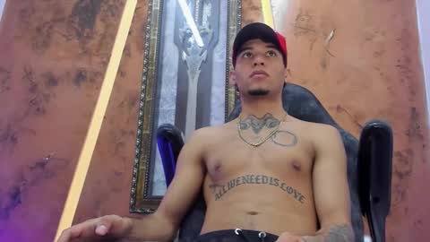 Snapshot of theskinny8inch_ chatting on November 2025 10:52:01 PM theskinny8inch_ online show from November 2025 10:52:01 PM