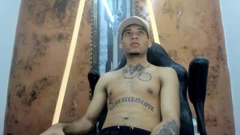 Snapshot of theskinny8inch_ chatting on November 2025 05:28:02 AM theskinny8inch_ online show from November 2025 05:28:02 AM