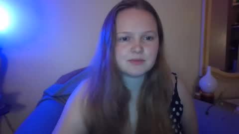 thestrawberrycreme online show from December 2024 10:16:02 PM