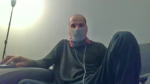 Snapshot of thetubedscarfguy chatting on November 2025 07:19:02 AM Scarf guy online show from November 2025 07:19:02 AM