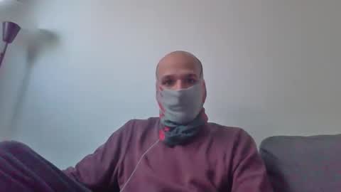 Snapshot of thetubedscarfguy chatting on November 2025 09:10:01 AM Scarf guy online show from November 2025 09:10:01 AM