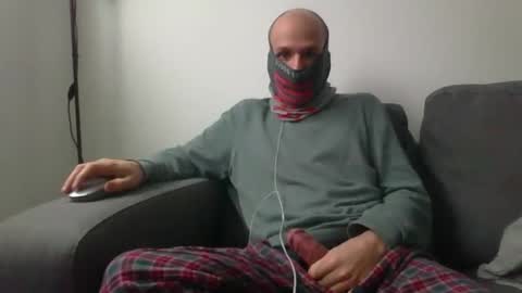 Snapshot of thetubedscarfguy chatting on February 2026 09:04:02 AM Scarf guy online show from February 2026 09:04:02 AM