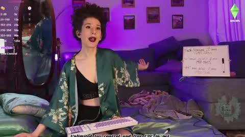 Snapshot of thewillownest chatting on November 2025 03:06:02 PM thewillownest online show from November 2025 03:06:02 PM