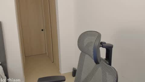 thiaan__ online show from November 2025 11:14:02 PM