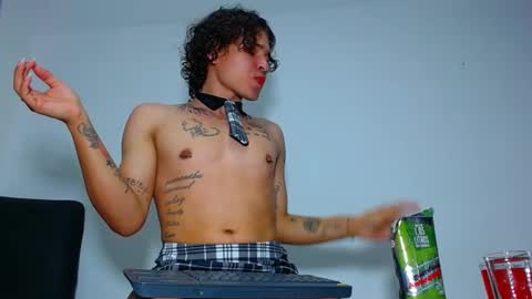 Snapshot of thiago_fosterr1 chatting on January 2025 11:07:02 PM Thiago online show from January 2025 11:07:02 PM