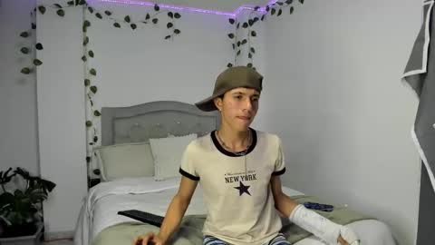 Snapshot of thiago_n_sam chatting on January 2026 06:40:02 AM thiago_n_sam online show from January 2026 06:40:02 AM