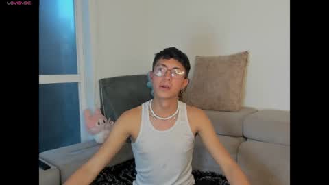 Snapshot of thiago_n_sam chatting on July 2026 11:11:02 PM thiago_n_sam online show from July 2026 11:11:02 PM