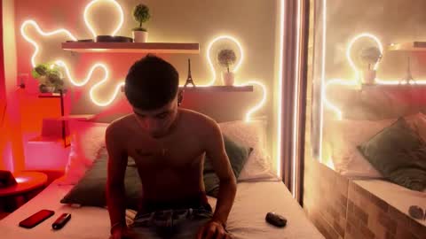 T H I A G O  online show from October 2025 01:31:02 AM