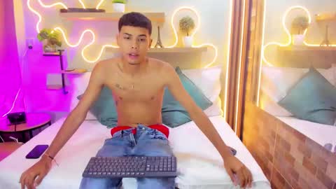 T H I A G O  online show from October 2025 01:23:02 PM