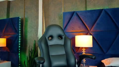 Snapshot of thiagoferrer_ chatting on May 2026 04:30:02 AM T H I A G O online show from May 2026 04:30:02 AM