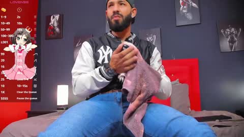 Snapshot of thiagomez17 chatting on December 2024 12:11:02 PM Thia Gomez online show from December 2024 12:11:02 PM