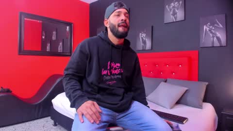 Snapshot of thiagomez17 chatting on October 2025 12:20:01 PM Thia Gomez online show from October 2025 12:20:01 PM