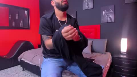 Snapshot of thiagomez17 chatting on October 2025 12:17:02 PM Thia Gomez online show from October 2025 12:17:02 PM