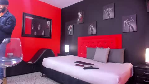 Snapshot of thiagomez17 chatting on November 2025 12:49:02 PM Thia Gomez online show from November 2025 12:49:02 PM