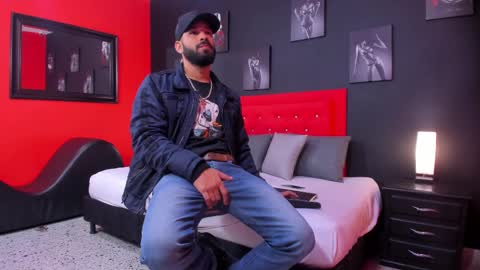 Snapshot of thiagomez17 chatting on November 2025 12:26:01 PM Thia Gomez online show from November 2025 12:26:01 PM