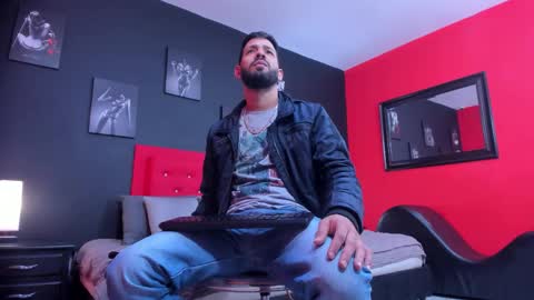 Snapshot of thiagomez17 chatting on November 2025 12:15:02 PM Thia Gomez online show from November 2025 12:15:02 PM