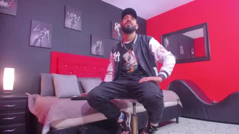 Snapshot of thiagomez17 chatting on November 2025 12:31:02 PM Thia Gomez online show from November 2025 12:31:02 PM