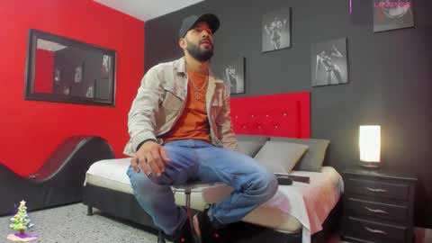 Snapshot of thiagomez17 chatting on December 2025 12:14:01 PM Thia Gomez online show from December 2025 12:14:01 PM