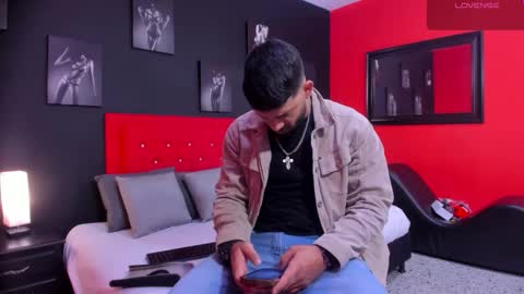 Snapshot of thiagomez17 chatting on December 2025 12:20:01 PM Thia Gomez online show from December 2025 12:20:01 PM