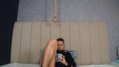 Thiago   online show from December 2024 11:03:01 PM