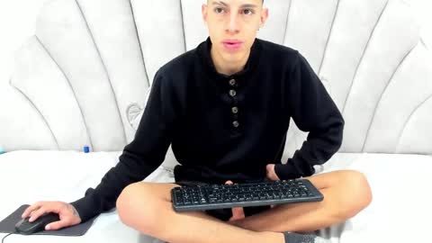 Thiago   online show from April 2026 01:19:01 PM