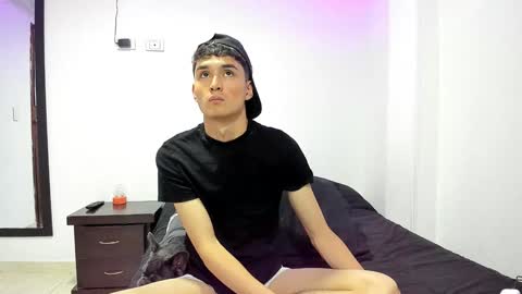 Snapshot of thiagowells_ chatting on February 2025 01:23:01 AM Thiago Wells online show from February 2025 01:23:01 AM